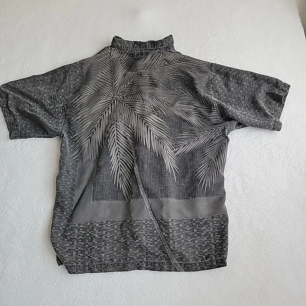 Tommy Bahama Mens Hawaiian Shirt 100% Silk Relaxed Fit‎ Leaf Black Color Large